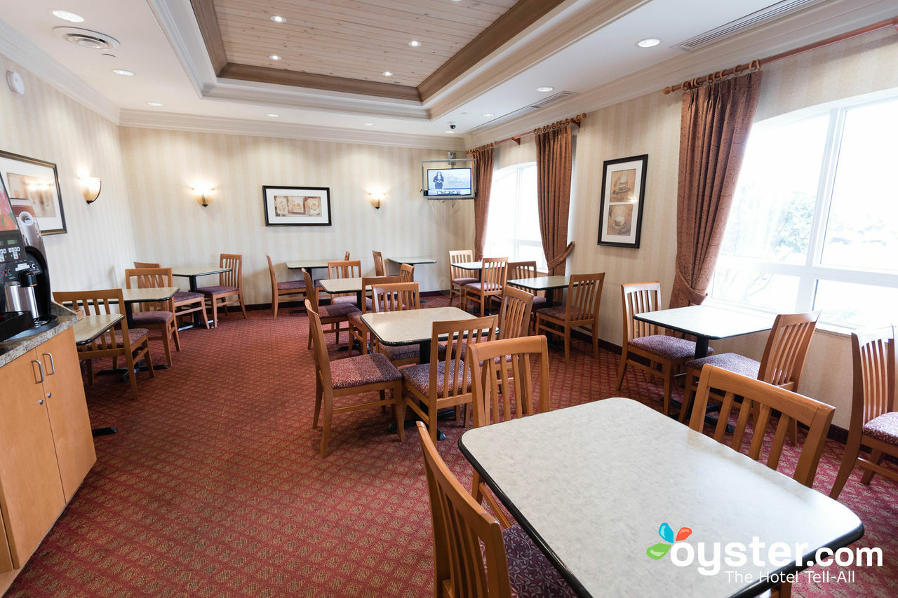 Days Inn & Suites By Wyndham Collingwood Exterior foto